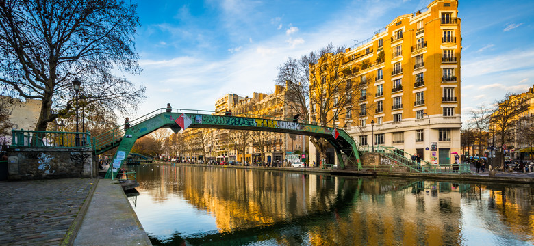 Sprzątanie kanału Saint Martin w Paryżu - spuścili wodę, wyciągnęli ryby i... rowery