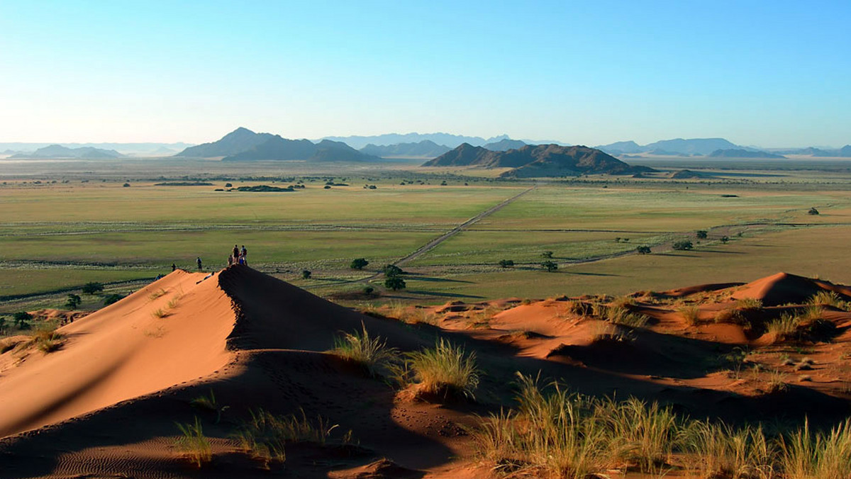 Południowa Namibia to jedno z najbardziej suchych i najmniej zaludnionych miejsc na Ziemi. Ale z kolei Windhuk, stolica kraju, do złudzenia przypomina szwabskie miasteczko. Tak pewnie wyglądałby Dziki Zachód, gdyby kiedyś kolonizowali go Niemcy.