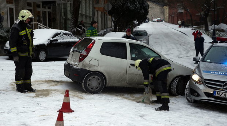 A január elején lehullott hó sok galibát okozott / Fotó: Isza Ferenc