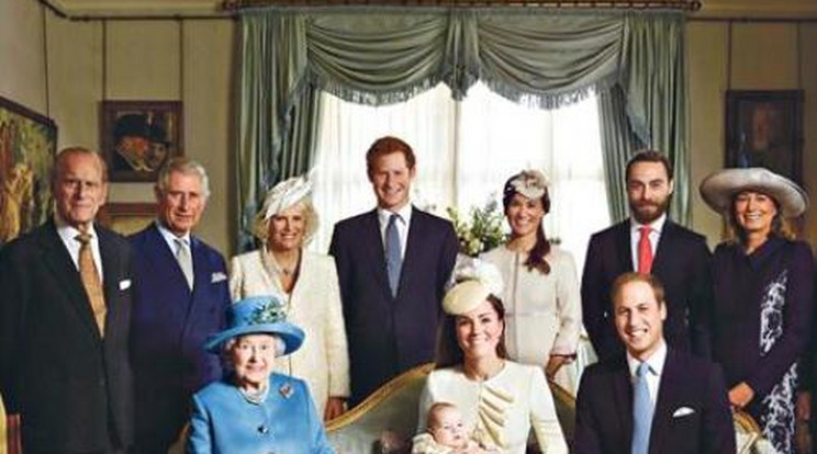 Közös fotón a királyi család tagjai
