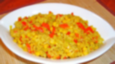 Żółty ryż z warzywami