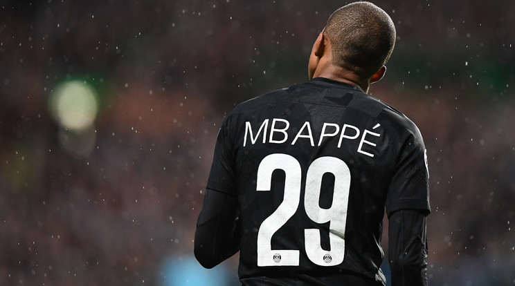 A Celtic-szurkolónak nem tetszett, hogy Mbappe gólt rúgott/Fotó: AFP