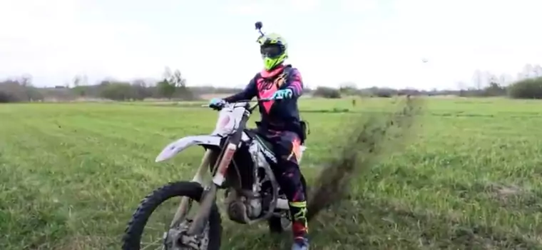 Motocrossowy mistrz Polski niszczy pole i chwali się tym w sieci