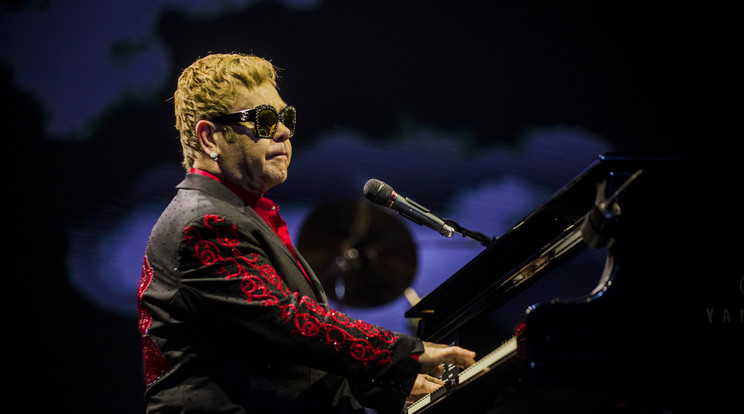 Elton John is lerótta tiszteletét /Fotó: AFP