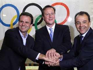 Eduardo Paes, burmistrz Rio de Janeiro, David Cameron, premier Wielkiej Brytanii i Sergio Cabral, gubernator Rio de Janeiro. 27 września 2012 r.