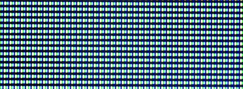 W telewizorze LG każdy piksel składa się z czterech diod OLED: czerwonej, zielonej, niebieskiej oraz dla większej jasności dodatkowej diody białej. W sumie w telewizorze jest więc aż 8 milionów OLED-ów.