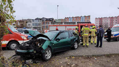 Kierowca wjechał w przystanek autobusowy. Trzy osoby ranne w wypadku