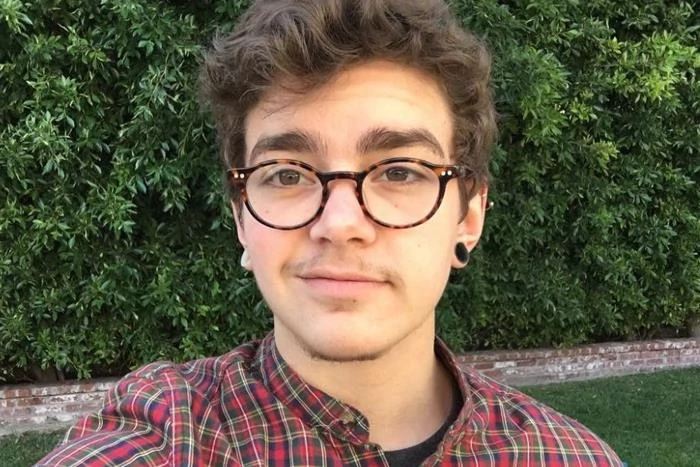 Elliot Fletcher, aktor (20 lat)