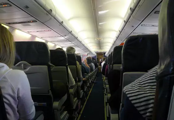 Co się stanie, jeśli podczas lotu nie przełączysz telefonu w tryb samolotowy?
