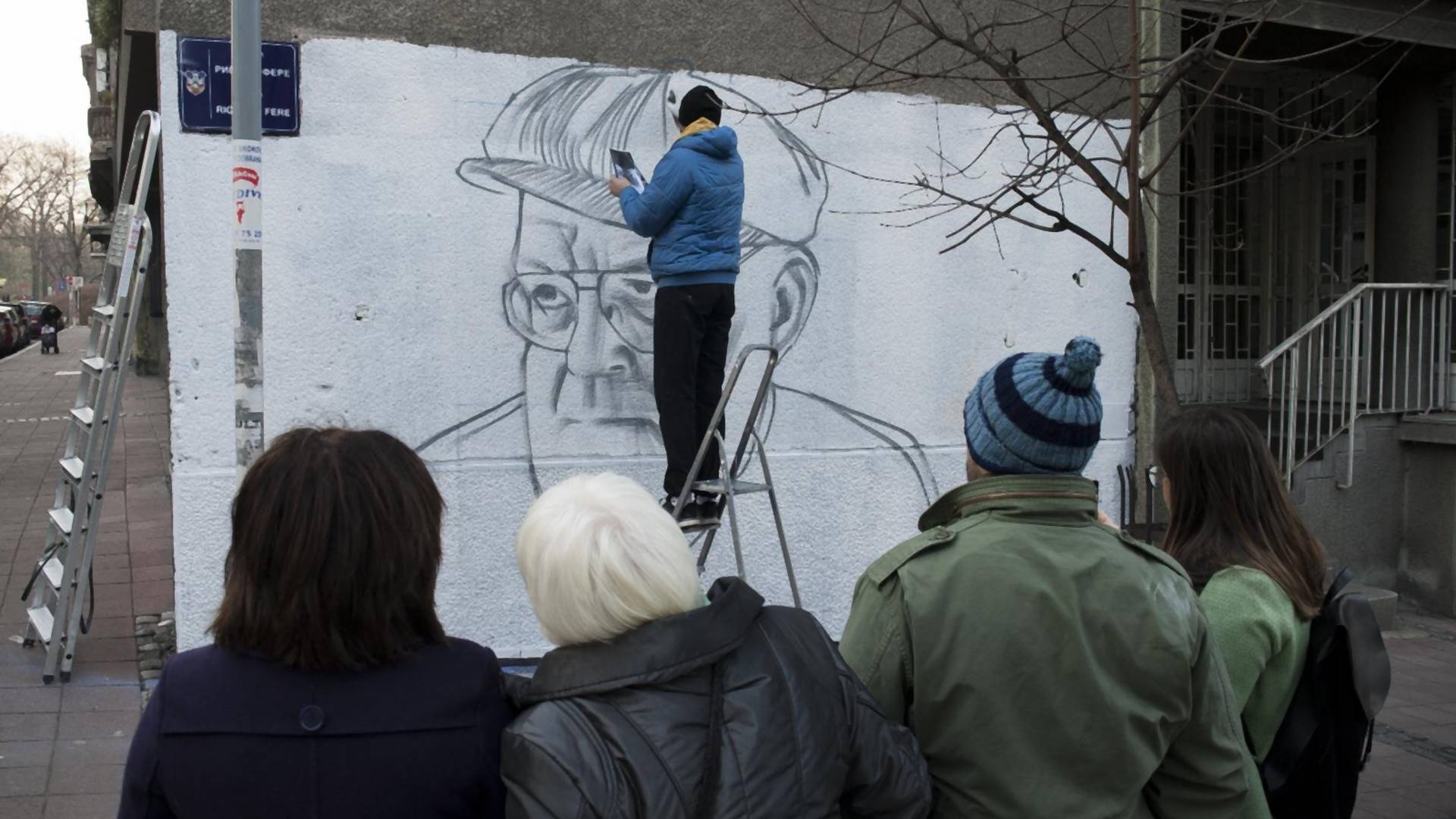 Snimili smo kako nastaje novi mural Brane Petrovića na starom mestu