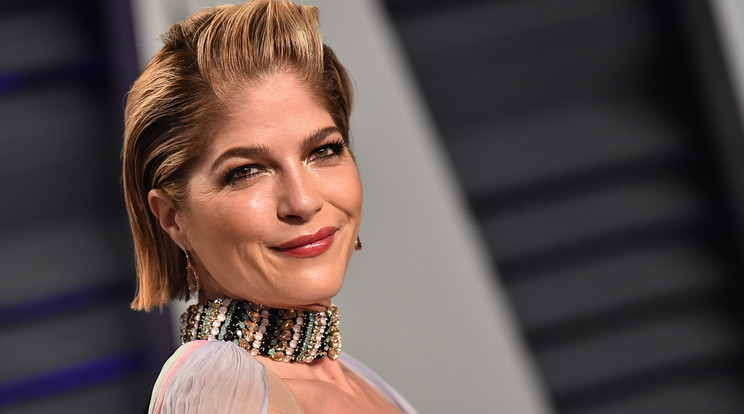 Csupasz fenékkel állt a kamera elé Selma Blair /Fotó: Northfoto