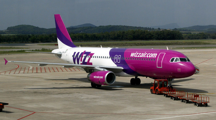 A Wizz Air dubaji járata a túlsúly miatt hagyta hátra a csomagokat (illusztráció) / Fotó: Northfoto