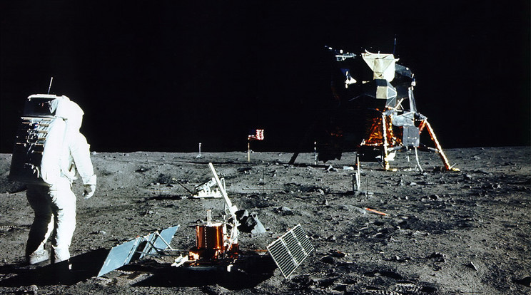 Amerikai űrhajós a Holdon, hamarosan visszatérnek ide /Fotó: Getty Images