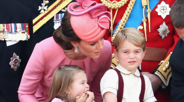 A brit uralkodói család tagjai katonai parádéval és légibemutatóval ünnepelték II. Erzsébet születésnapját /Fotó: GettyImages
