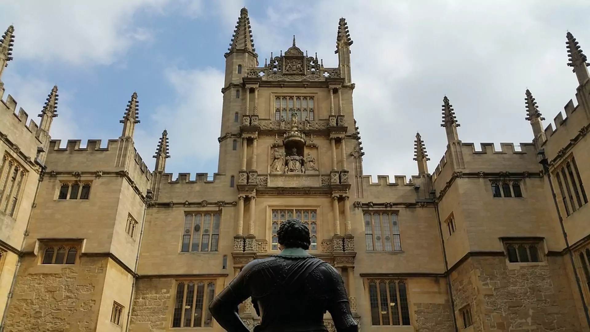 Oxford wydłużył egzaminy o 15 min, żeby kobiety miały lepsze oceny i tłumaczy się ze swojej decyzji