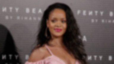 Rihanna na prezentacji własnych kosmetyków. Miało być seksownie, a wyszło w stylu spod remizy