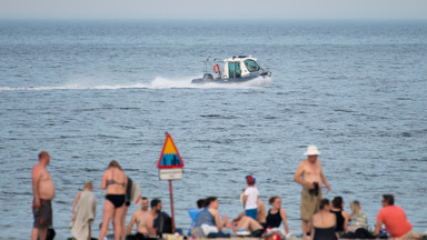 Policjantka radzi, co zrobić przed wejściem na plażę. "To może uratować twoje dziecko"