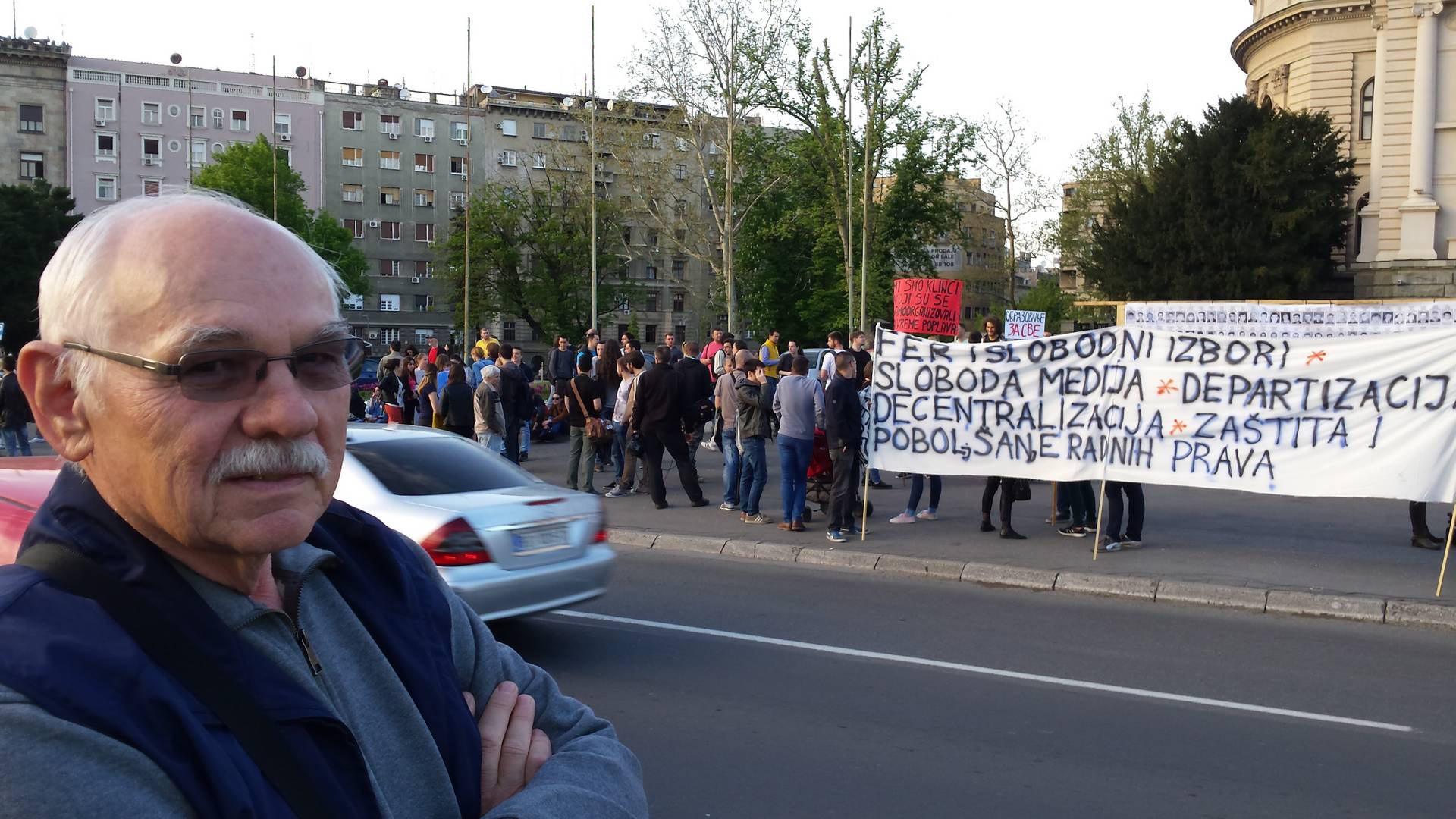 Penzioneru koji je rasplakao Srbiju kod Kesića savetuju da se mane protesta