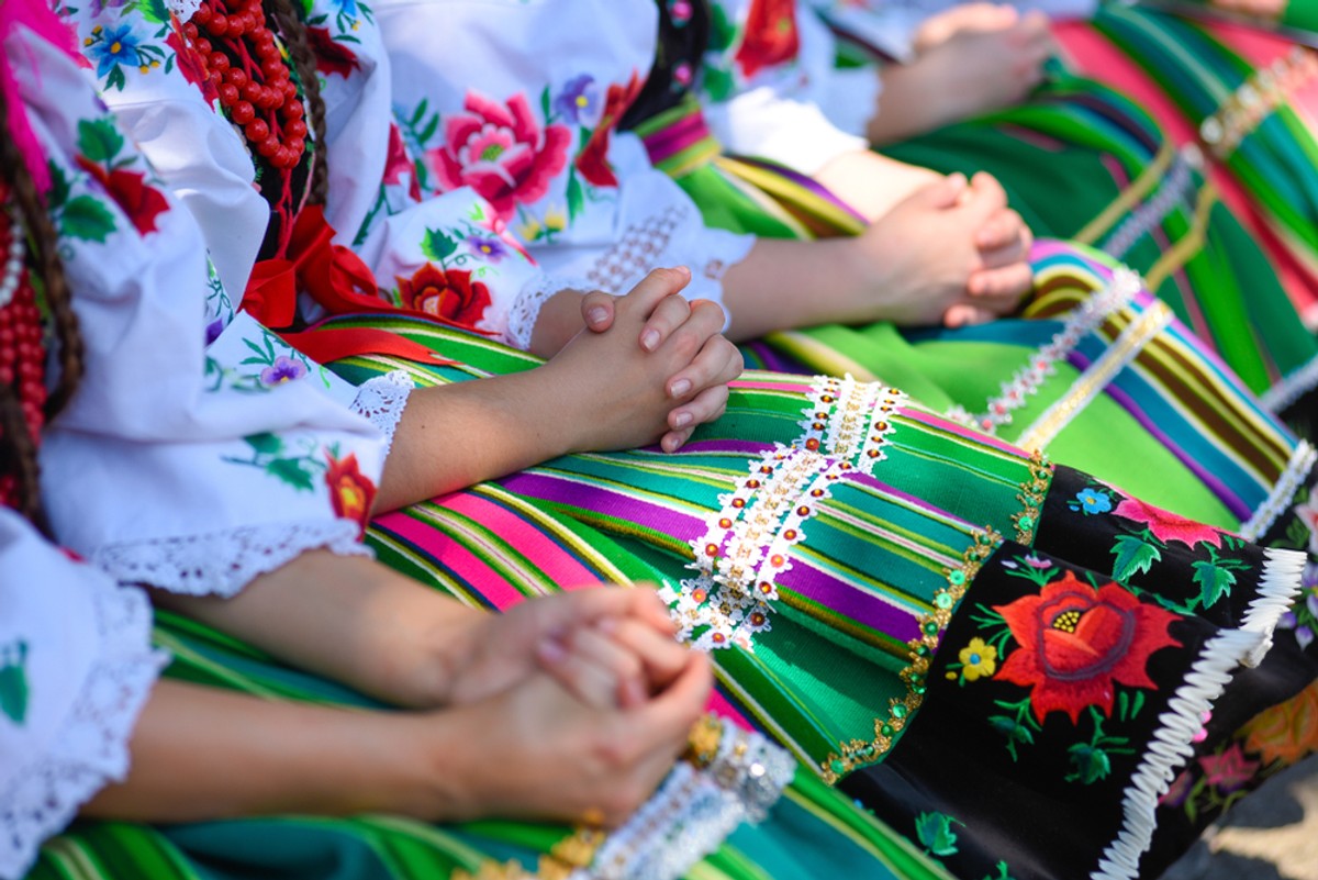 Wieś tańczy śpiewa i jedzie w świat Dlaczego polski folk bardziej