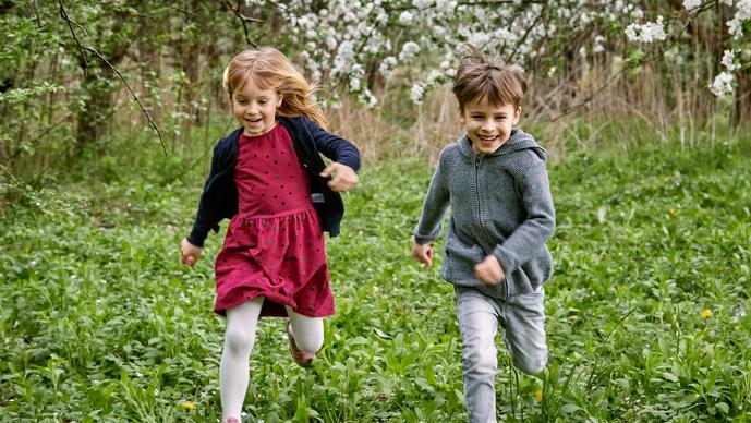 Fontos a játék a szabadban: ötletek a biztonságos kerti játszótér kialakításához