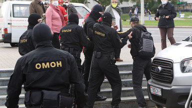 "Zagazowana i niesiona przez milicję jak worek". Poseł pokazuje nagranie z zatrzymania 13-latki na Białorusi