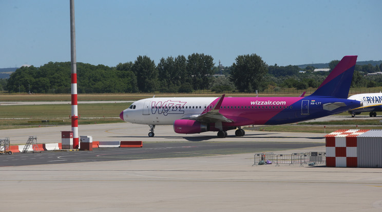 A WizzAir mindnet megtesz annak érdekében, hogy a lehető legnagyobb tábor buzdíthassa a magyar válogatottat /Fotó: Isza Ferenc