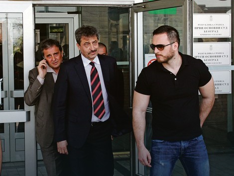 Cvetan vasilev (u sredini) izbegao i ekstradicioni pritvor 