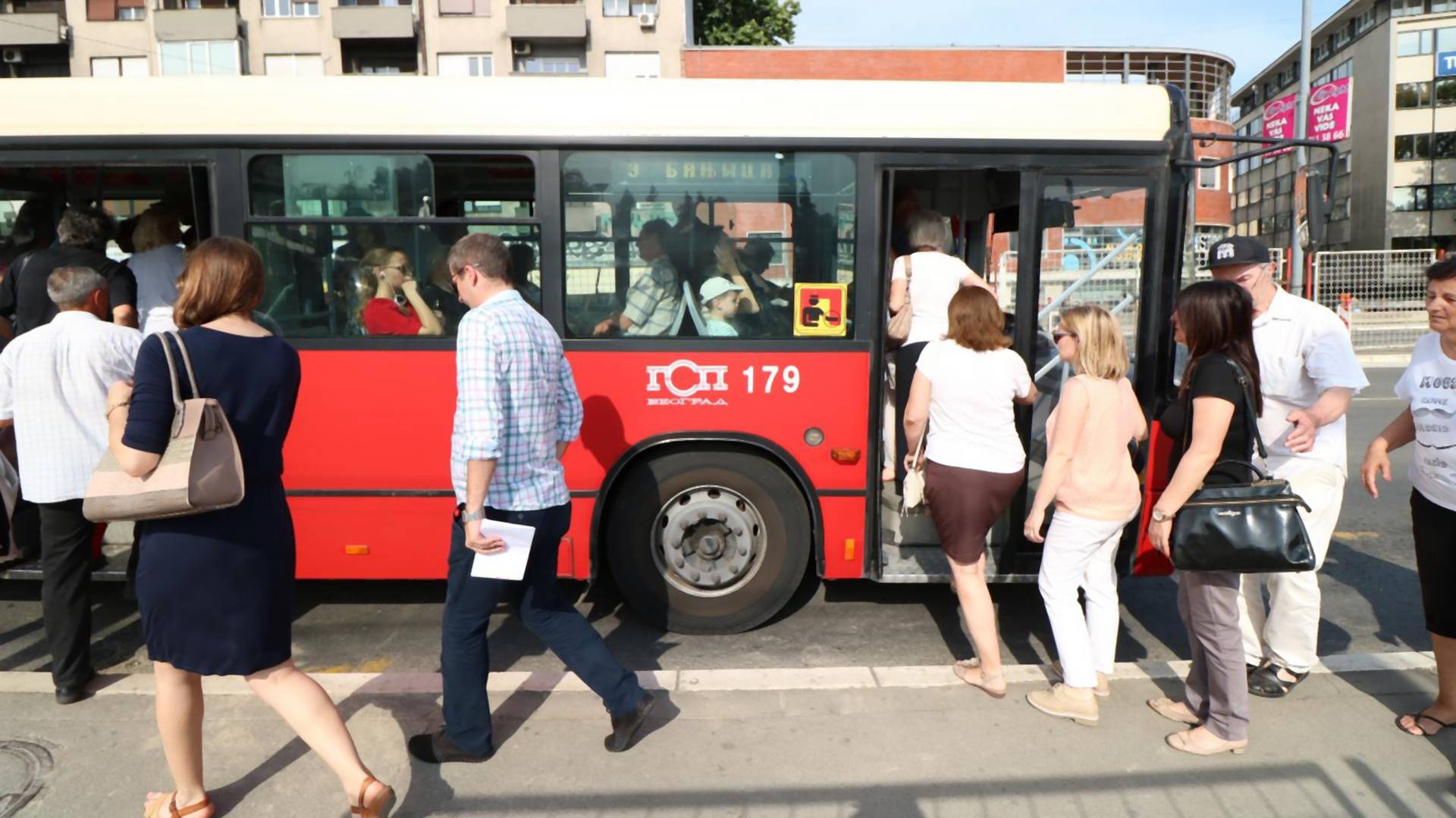 Dekica iz gradskog prevoza je car nad carevima