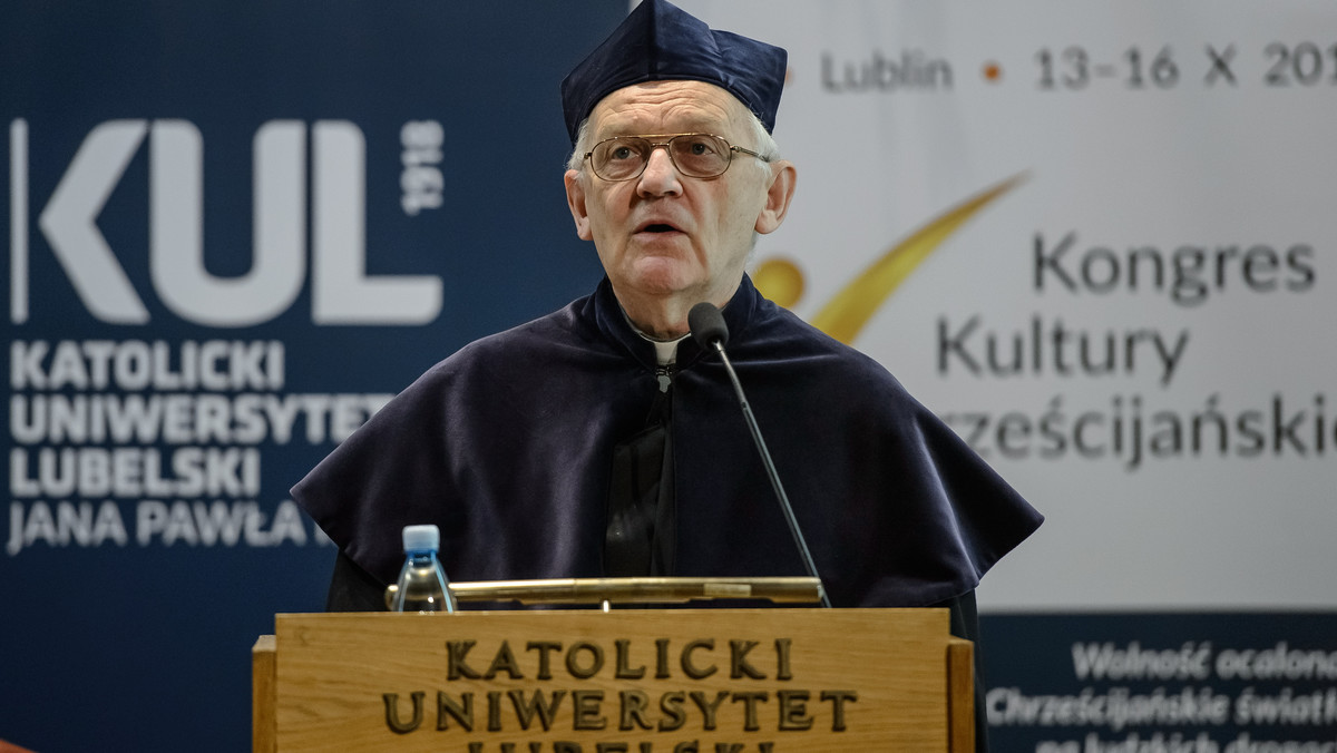 Podstawą dialogu jest zrozumienie partnera – powiedział ks. prof. Michał Heller, który uczestniczył dziś w uroczystości odnowienia swojego doktoratu w Katolickim Uniwersytecie Lubelskim Jana Pawła II. Ks. Heller obronił tu doktorat 50 lat temu.