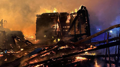 Pożar w turystycznej miejscowości nad Bałtykiem. Domki letniskowe w ogniu