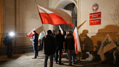 Rolnicy spędzili noc w ministerstwie. "Pan premier nie chce do nas przyjechać"