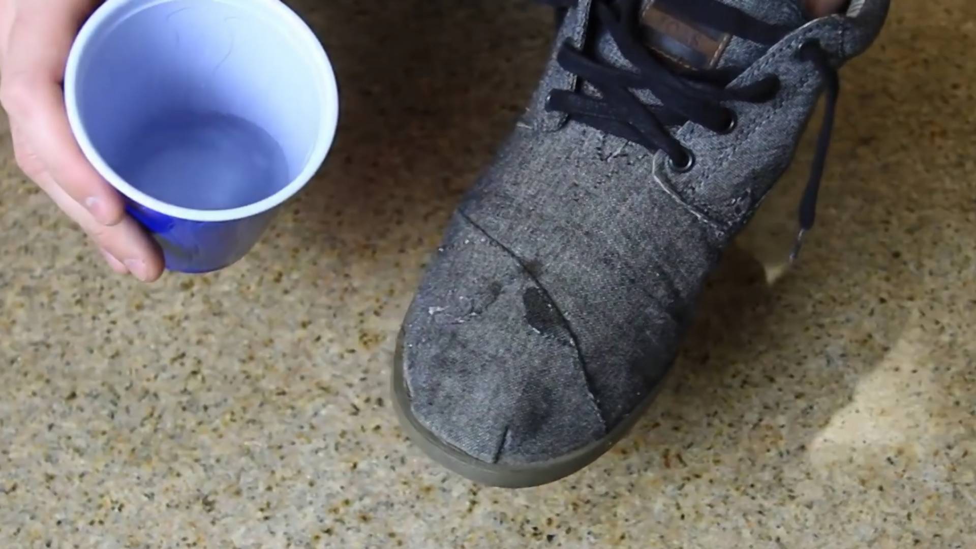 Jednostavan trik koji svaku cipelu pretvara u vodootpornu