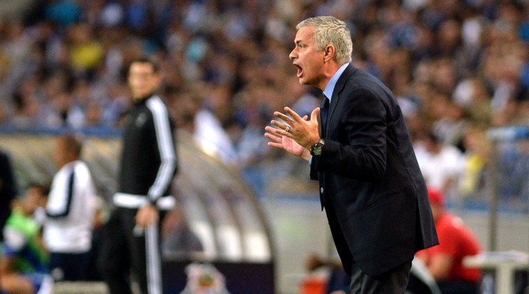 Jose Mourinho nem neheztel a csatárra /Fotó: Northfoto