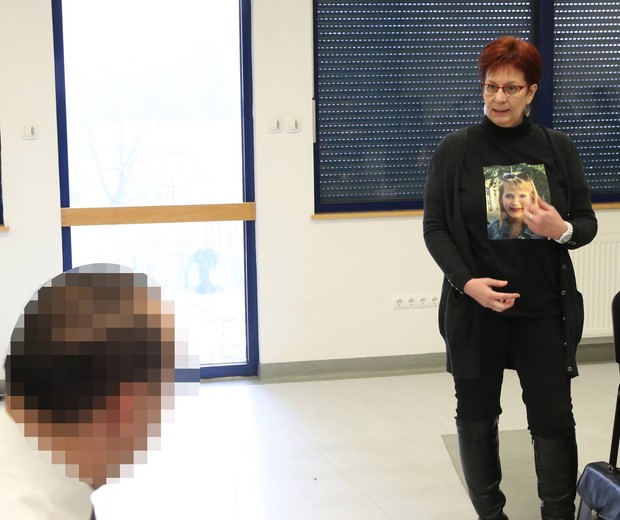 Zokogva tartott beszédet.