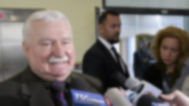 Lech Wałęsa opublikował przeróbki swojego zdjęcia w basenie. "Co żeście mnie tu Kaczyńskiego do basenu wrzucili?"