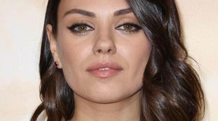 Alig fért ruhájába Mila Kunis melle – fotók!