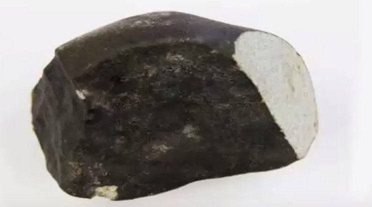 Négy és fél milliárd éves meteoritot találtak Hollandiában