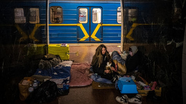 Życie codzienne w tunelach metra bombardowanego Kijowa