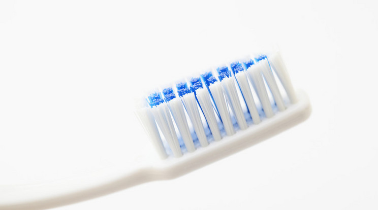 Ön szerint mennyi fogkefét műtenek ki a páciensből/Illusztráció: Northfoto