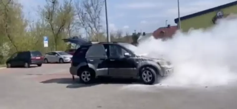 Pojechał do Biedronki samochodem, wrócił już bez auta [Nagranie]