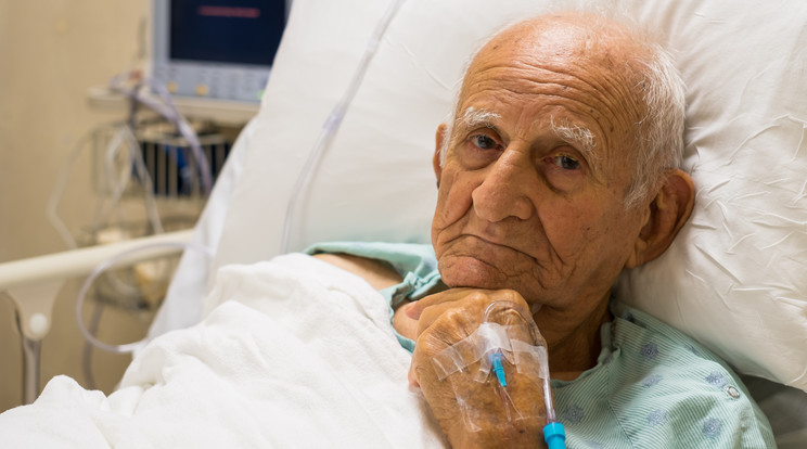 Az idős embereknek itthon (is) kisebb esélyük van az orvostudomány legkorszerűbb eljárásait igénybe venni /Fotó: Shutterstock