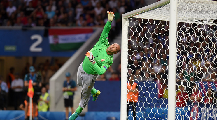 Király Gáboré lehet a legszebb védés az Eb-n, amit a nyolcaddöntőben mutatott be /Fotó: AFP