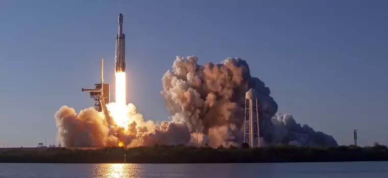 Za nami pierwszy komercyjny lot rakiety SpaceX Falcon Heavy. Zobacz pełne nagranie z historycznej chwili