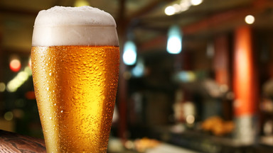 Naukowcy policzyli, ile bąbelków jest w kuflu piwa