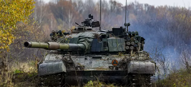 Polski czołg strzela do Rosjan w Ukrainie. Rzadkie nagranie z walk [WIDEO]