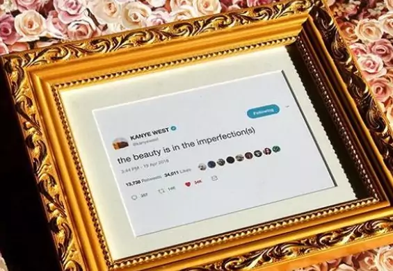 Jeśli jarasz się Kanye Westem, to możesz kupić jego cytaty z Twittera oprawione w złotą ramę