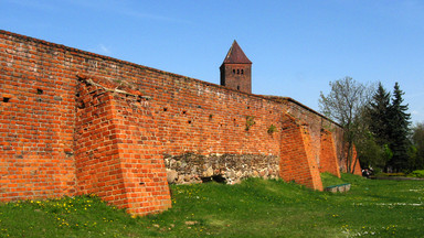 Byczyna - atrakcje miasteczka otoczonego murami obronnymi; jedna z największych atrakcji Opolszczyzny