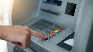 Nowy sposób na bankomaty. Złodzieje ukradli 400 tys. zł