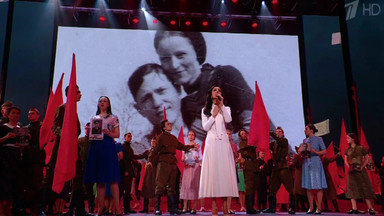 Bonnie i Clyde na obchodach Dnia Zwycięstwa w Rosji. Wpadka rosyjskiej propagandy