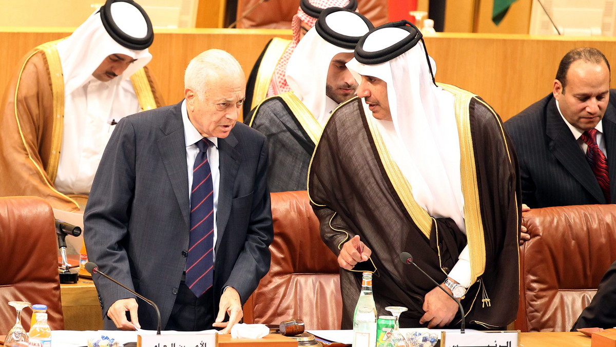 Liga Arabska chce dialogu między syryjskim rządem a ugrupowaniami opozycyjnymi, by doprowadzić do pokojowego rozwiązania konfliktowej sytuacji w kraju. Oczekiwano, ze Liga zawiesi Syrię w prawach członkowskich - podał Reuters w niedzielę wieczorem.